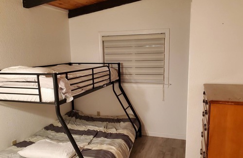 Willow Creek House | Cozy home with pool, next to golf course, 5 min from the river