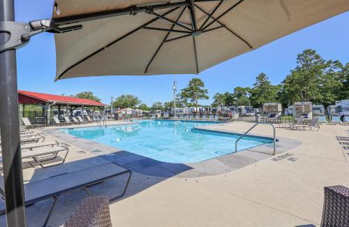 Holly Ridge Resort | Cozy Home with Pool Access in Surf City