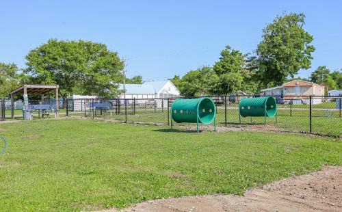 Holly Ridge Resort | Cozy Home with Pool Access in Surf City