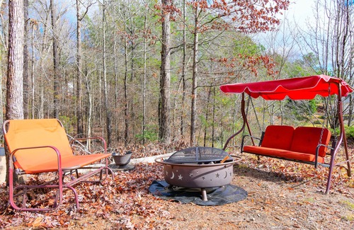 Loganville House | Cozy home with relaxing backyard