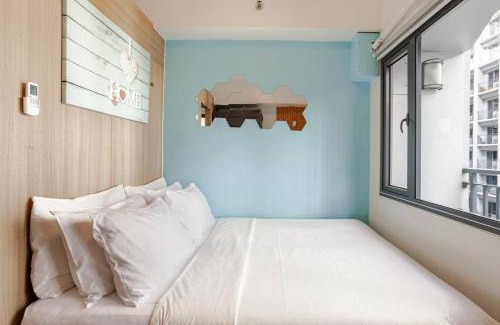 Barangay 76 Apartment | Cozy & Homey 1BR Apartment near MOA facing Pool with Own Parking with Netflix & DisneyPlus & up to 200mbps Wifi
