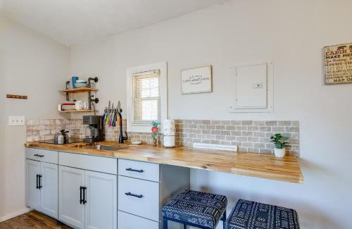 Cosby Apartment | Cozy Hope Cabin Vacation Rental in Cosby with View