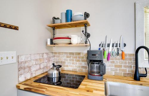 Cosby Apartment | Cozy Hope Cabin Vacation Rental in Cosby with View