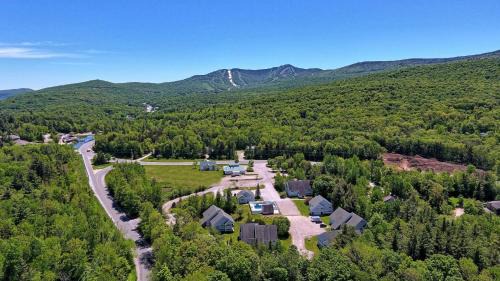 Killington Apartment | Cozy hotel room style studio condo with pool