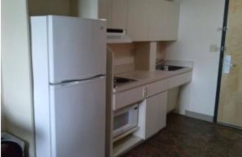 Homestead Apartment | Cozy hotel suite in quaint Homestead with WiFi, fitness room, AC