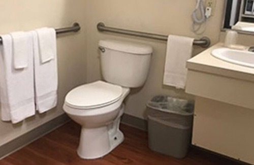 Homestead Apartment | Cozy hotel suite in quaint Homestead with WiFi, fitness room, AC
