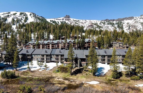 Alpine County Apartment | Cozy Hotel Unit - steps from ski lifts, hot tub, kitchenette n