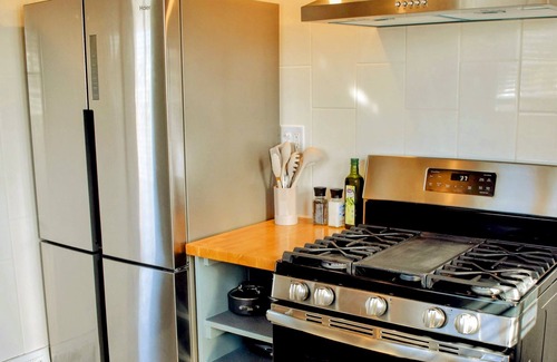 Michigan City House | Cozy House: 5 min drive to beach-zoo-restaurants-casino-brewery-train to Chicago