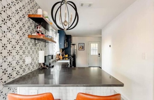 Chestnut House | Cozy house, big backyard, fast Wi-Fi