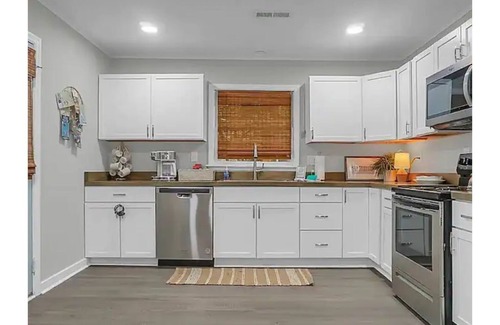 Hanahan House | Cozy House close to Charleston pet friendly