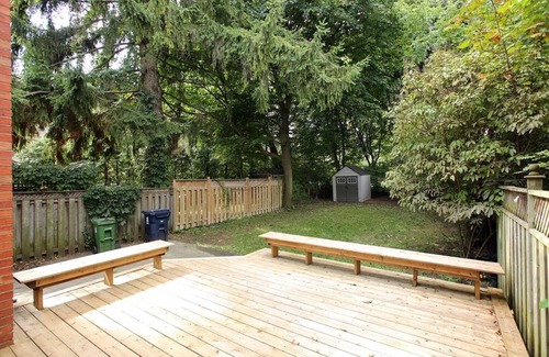 East York House | Cozy House, cottage style in midtown Toronto. Great for Family. Pet friendly