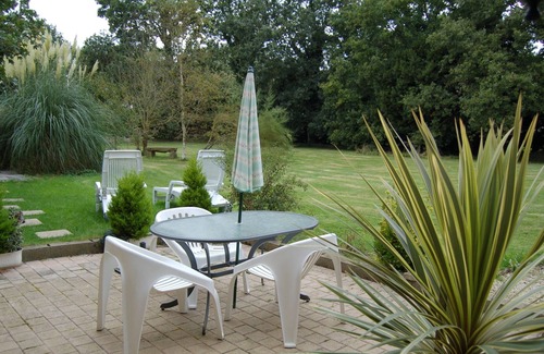 Combourg Cottage | Cozy house in large garden