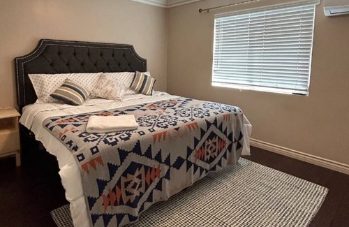 Westmont House | Cozy House in Pomona Old Town - BBQ - Park View