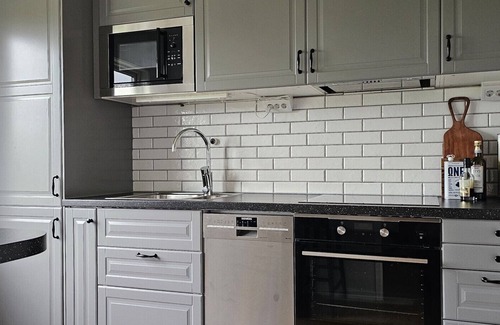 Skaerhamn House | Cozy house in Skärhamn surrounded by mountains, 450m to the sea | SE09117