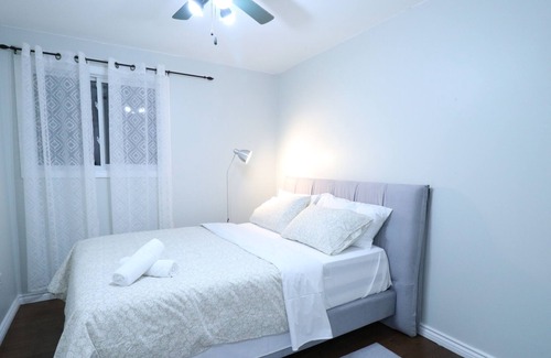 Manvers House | Cozy House with Hot Tub & Heated Pool
