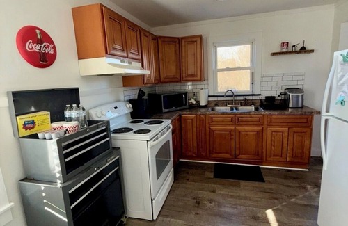 Bowling Green Cottage | Cozy House with lots of charm!