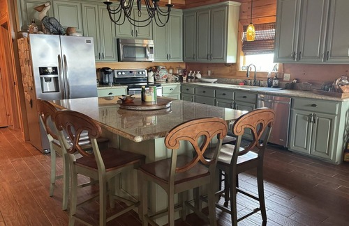 Holly Beach House | Cozy House with Ocean view perfect for big groups. Pet friendly!
