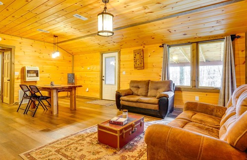 Bladensburg Cabin | Cozy Howard Cabin: Hike, Hunt + Fish!