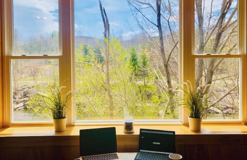 Hunter Cabin | Cozy Hunter Mountain Cabin by the River