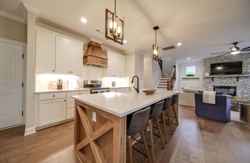 Belmont House | Cozy & Immaculate 4-BR Modern Farmhouse Retreat!
