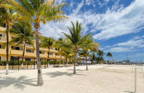 Puerto Juarez Apartment | Cozy in hotel complex with beach