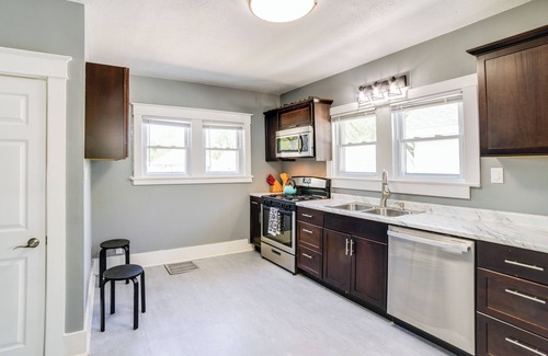 Michigan City Cottage | Cozy Indiana Getaway Near Washington Park Zoo!