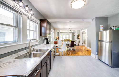 Michigan City Cottage | Cozy Indiana Getaway Near Washington Park Zoo!