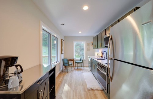 Bakersville Cottage | Cozy & intimate cottage w/Luxurious Hot Tub at Blue Ridge Mountains countryside