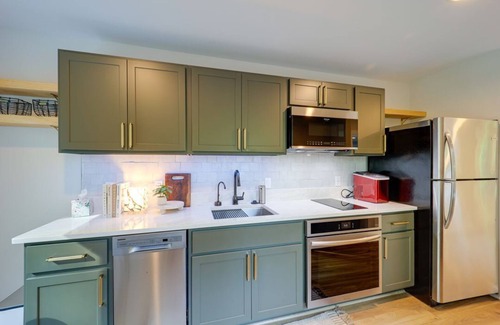 Bakersville Cottage | Cozy & intimate cottage w/Luxurious Hot Tub at Blue Ridge Mountains countryside