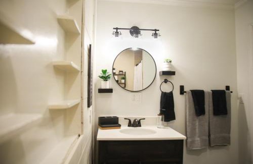 Jamestown House | Cozy Jamestown Home