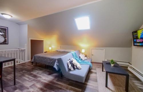 The Heights Apartment | Cozy Jersey City Apt near NYC Free Wi-Fi & Great Location