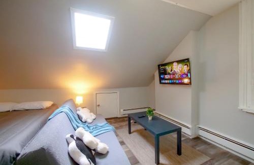 The Heights Apartment | Cozy Jersey City Apt near NYC Free Wi-Fi & Great Location