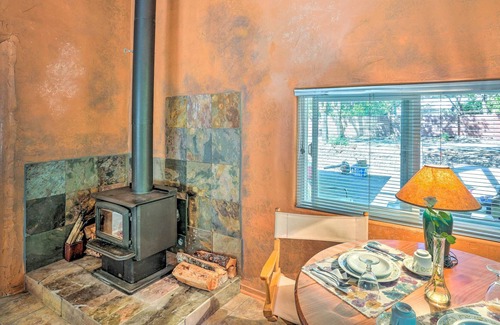 Junction City Cottage | Cozy Junction City Cottage w/Deck by Connor Creek!