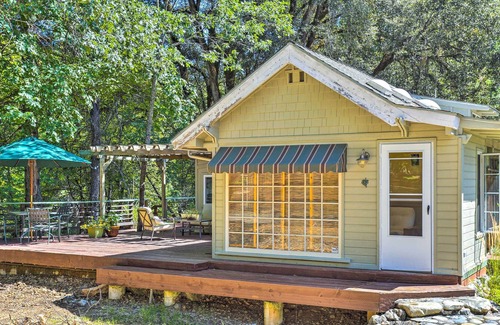 Junction City Cottage | Cozy Junction City Cottage w/Deck by Connor Creek!