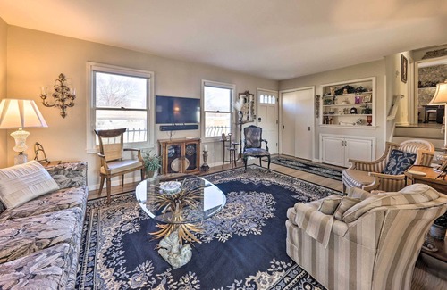 Gladstone House | Cozy Kansas City Home w/ Yard - 9 Mi to Dtwn!