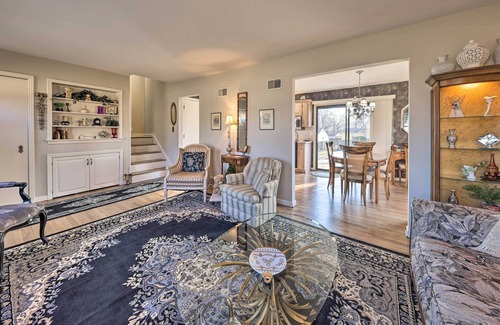 Gladstone House | Cozy Kansas City Home w/ Yard - 9 Mi to Dtwn!