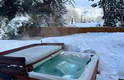 Sun Valley House | Cozy Ketchum Home - Dog-Friendly Yard, Hot Tub!
