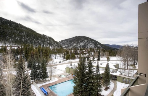 Lakeside Village Apartment | Cozy Keystone Lodge Stay with Breathtaking Views