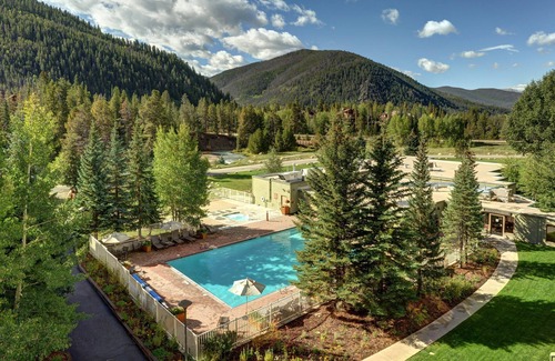 Lakeside Village Apartment | Cozy Keystone Lodge Stay with Breathtaking Views