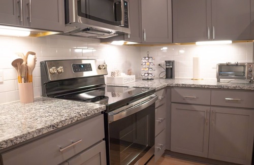 Concord Apartment | Cozy King Size Modern Suite