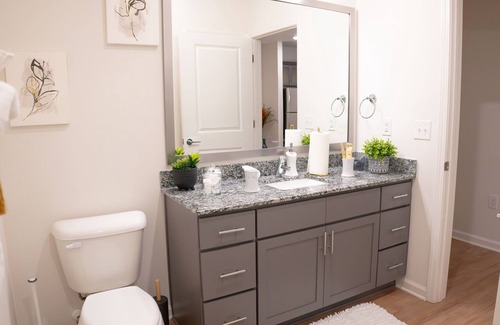Concord Apartment | Cozy King Size Modern Suite