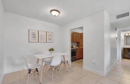 SoHo Apartment | Cozy King Suite near Bayshore! Pool,Gym,Parking