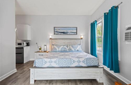 Old Orchard Beach Apartment | Cozy King Suite Steps to the Beach (441)