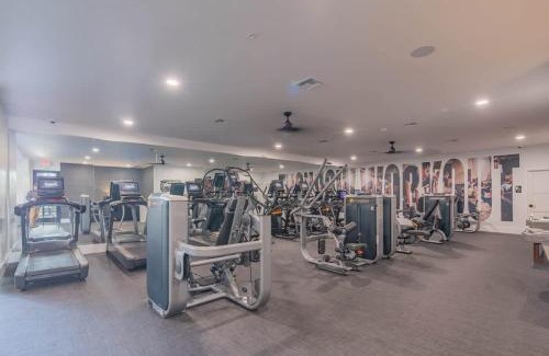 North Scottsdale Apartment | Cozy KingBed Golf Pickleball Pool Hot Tub Parkng