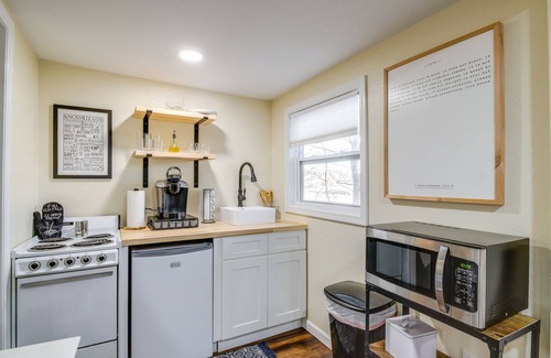 Ashley Oaks Cottage | Cozy Knoxville Cottage w/Deck, Grill, Fire Pit!