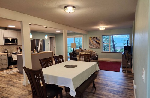 Somers House | Cozy Lake and Mountain View House