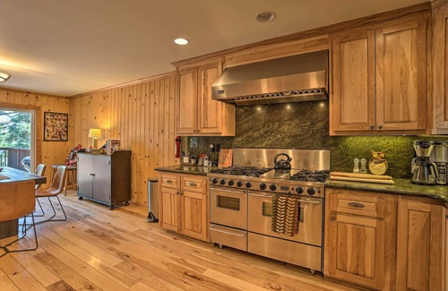Blue Jay Cabin | Cozy Lake Arrowhead Cabin < 2 Mi to Blue Jay Bay!