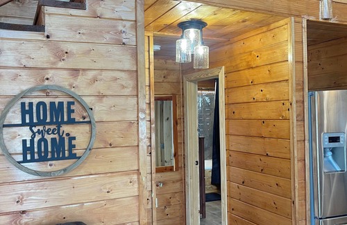 Dandridge Cabin | Cozy LAKE cabin steps away from Douglas Lake in East TN! Sleeps 5! Hot Tub.