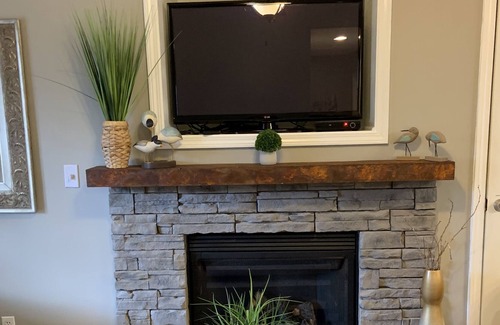 Taylorsville Cottage | Cozy Lake Cottage. Family Friendly Hot Tub and Pool