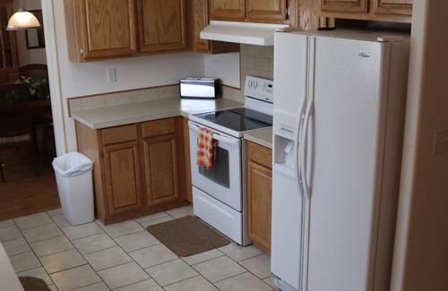 Afton Cottage | Cozy lake cottage with huge front deck, 2 minute walk to Thunder Bay Marina!